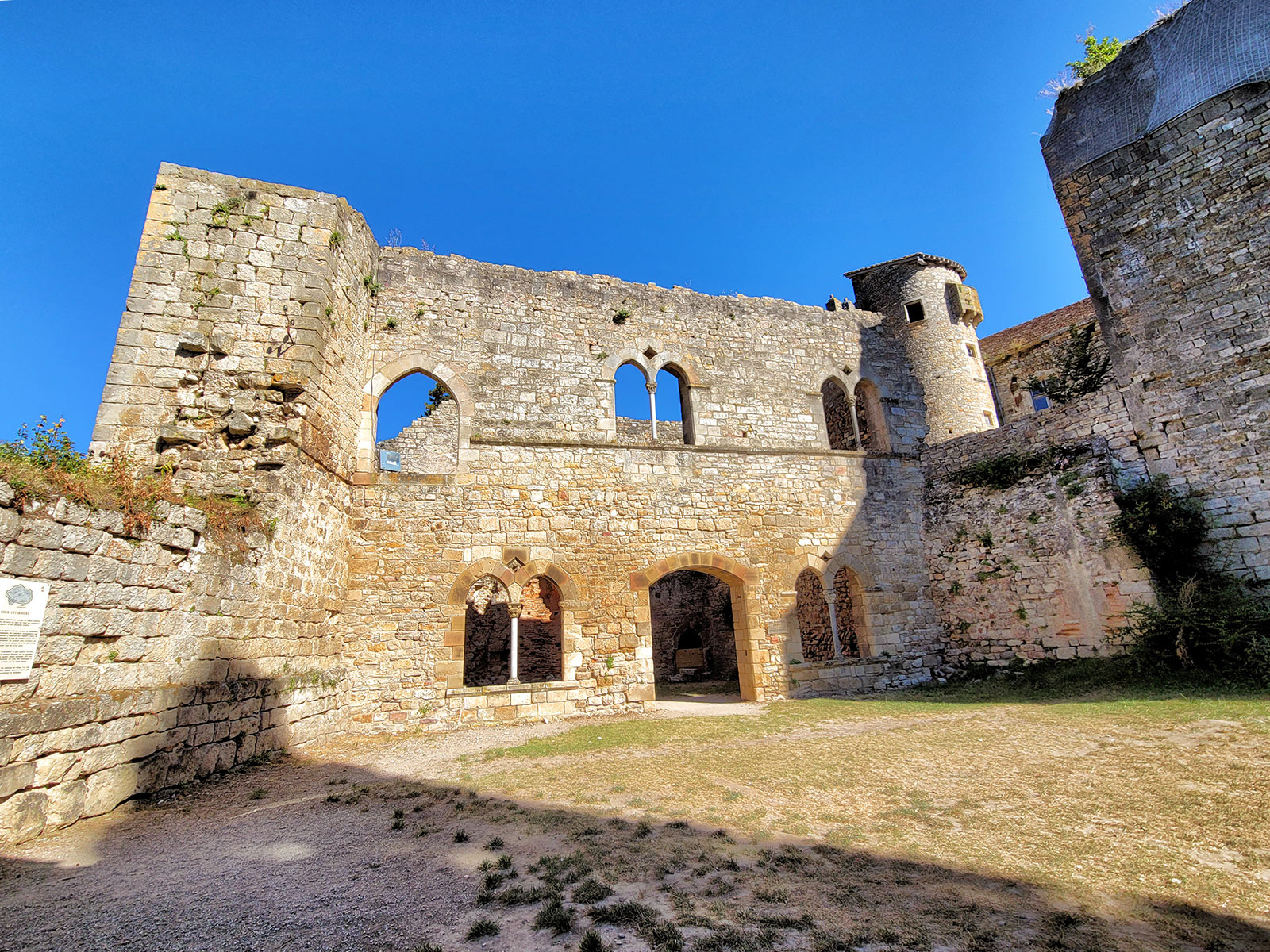 L'histoire sensationnelle des châteaux de Brun ...