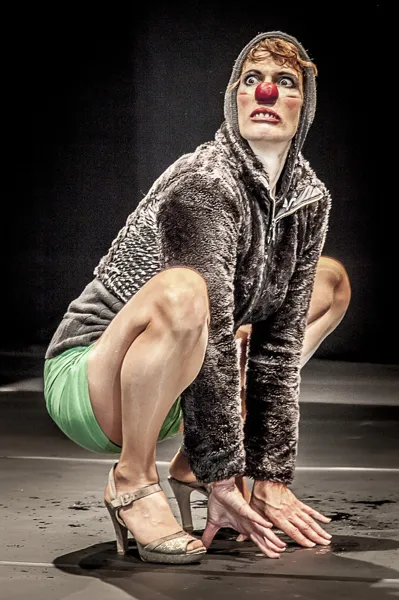 More Aura - Théâtre clownesque et acrobatique