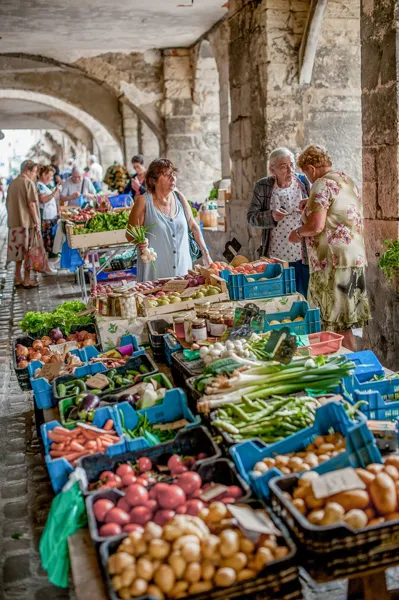 Petit marché de Villefranche, le samedi matin