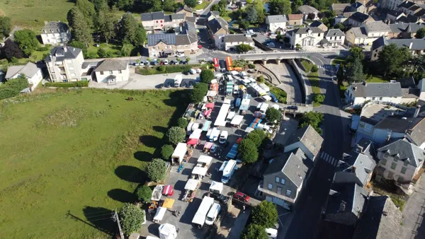Marché hebdomadaire - Crédit: OFFICE DE TOURISME DE PARELOUP LEVEZOU