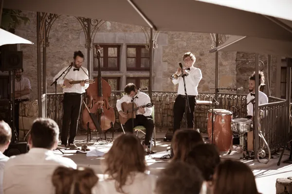 NOÉ EXTRAT + MÉLANIE LESAGE + CAZELLE CAFÉ