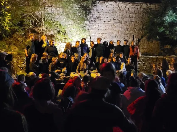 Double soirée : projection d'un film-carte pos ...