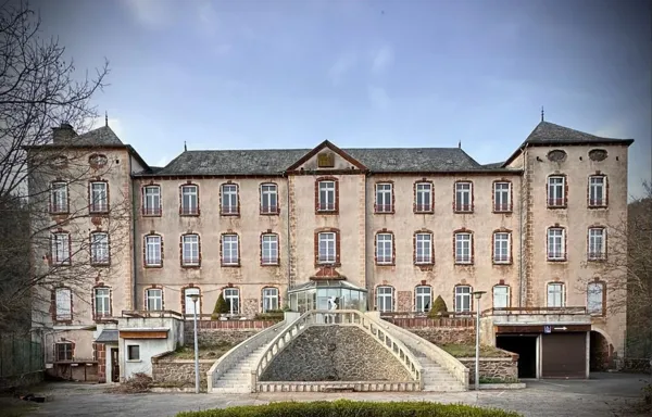 Vente aux enchères au Château des Hermeaux