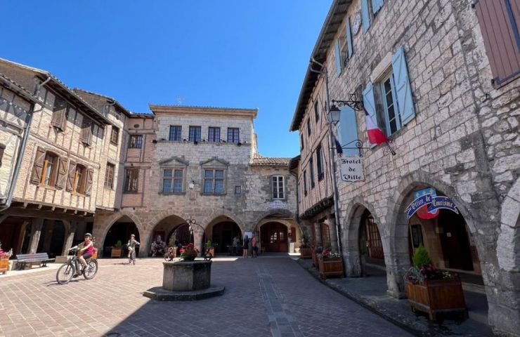 Castelnau-de-Montmiral