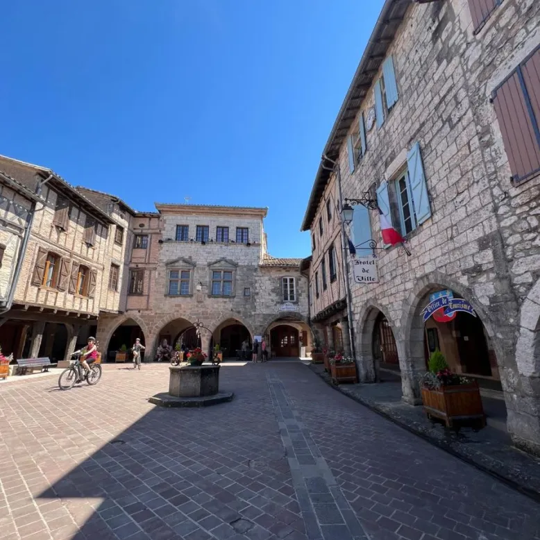 Castelnau-de-Montmiral