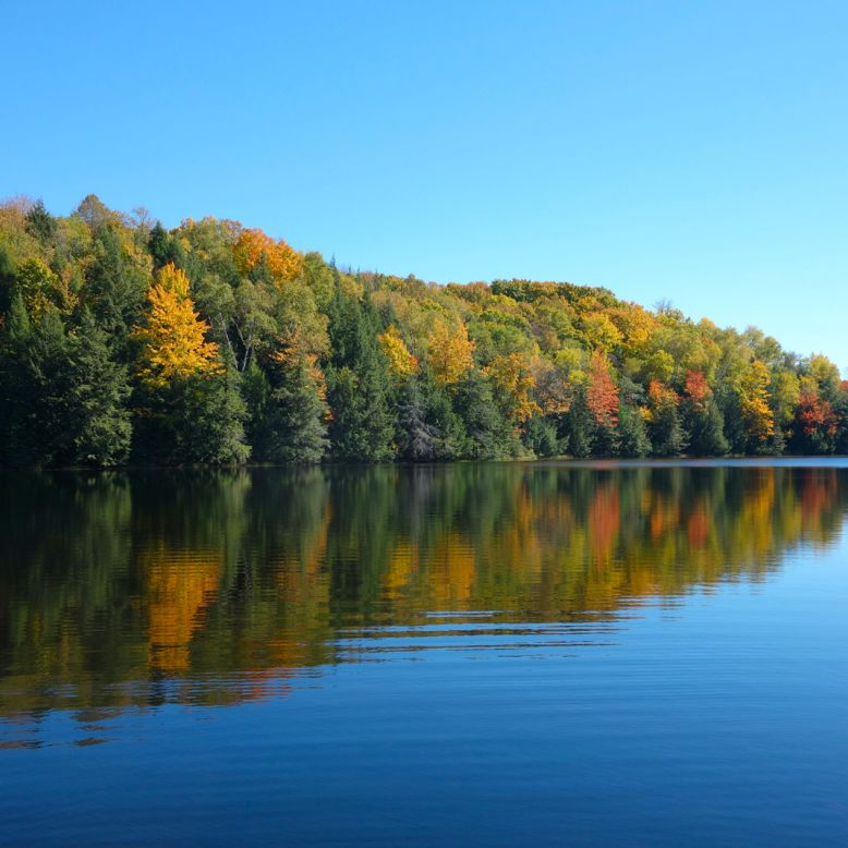 Lake of Picades