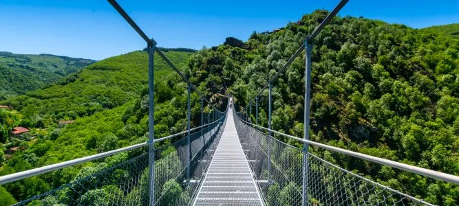La Passerelle de Mazamet et les Gorges de l'Ar ...