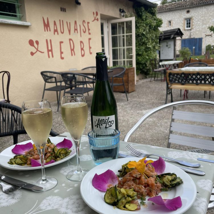 Mauvaise Herbe - A traditional cuisine featuring local and wild flavors