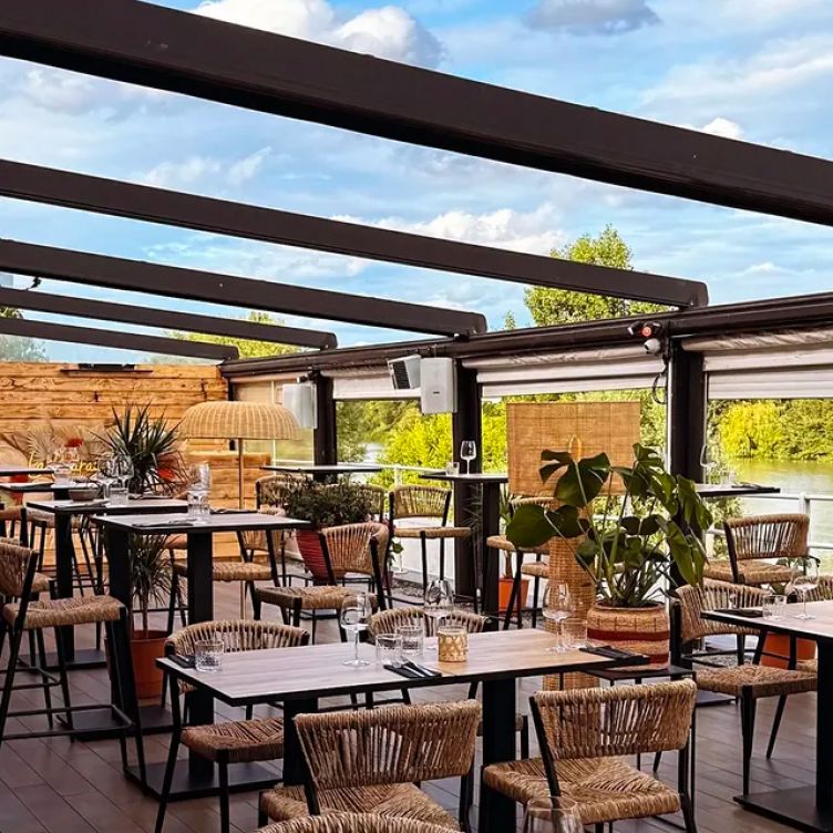 La Caravelle - Good music, good food and the current that flows