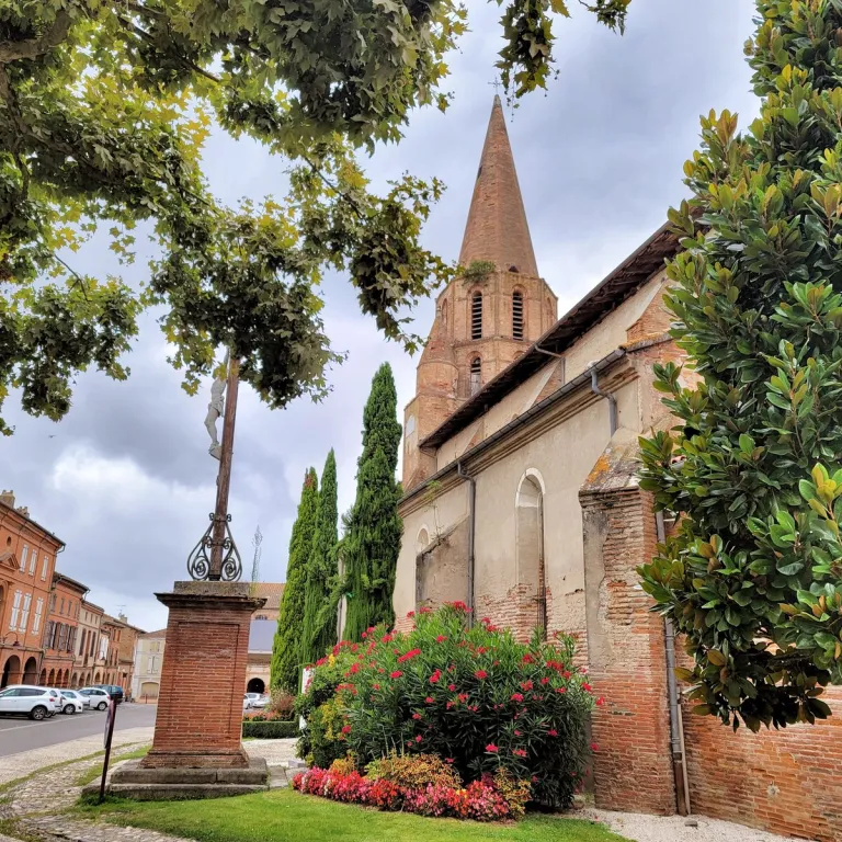 Saint-Nicolas-de-la-Grave: a village with many ...
