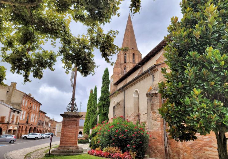 Saint-Nicolas-de-la-Grave: a village with many ...