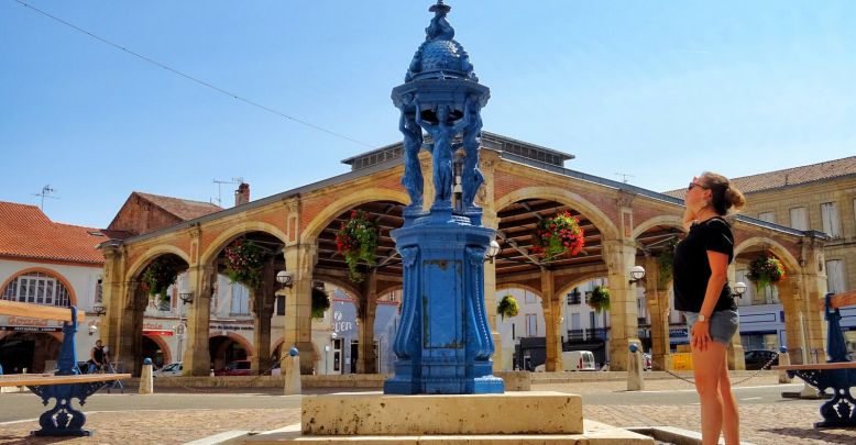 Valence d'Agen and its port on the Canal du Midi