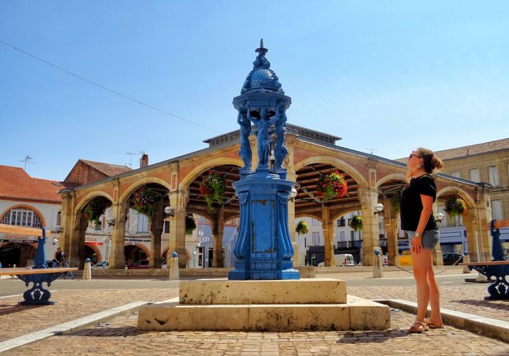Valence d'Agen and its port on the Canal du Midi