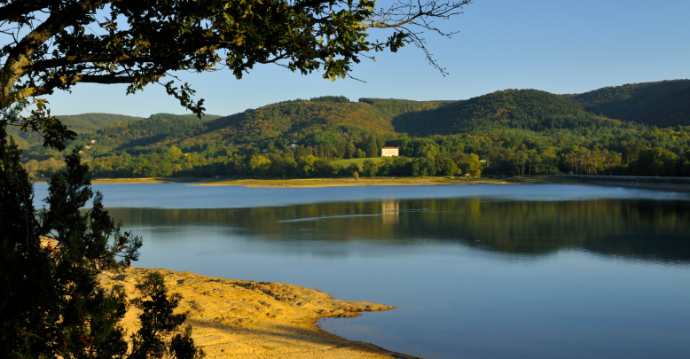 Le Lac de Saint-Ferréol, une destination incon ...