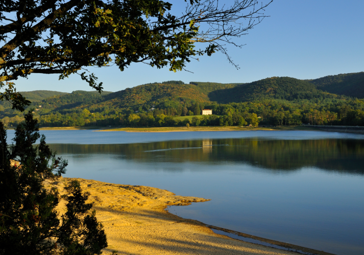 Le Lac de Saint-Ferréol, une destination incon ...