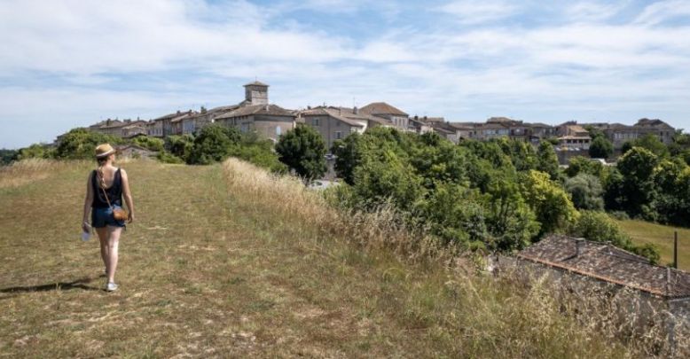 Travel the historic circuit of Castelnau-de-Mo ...