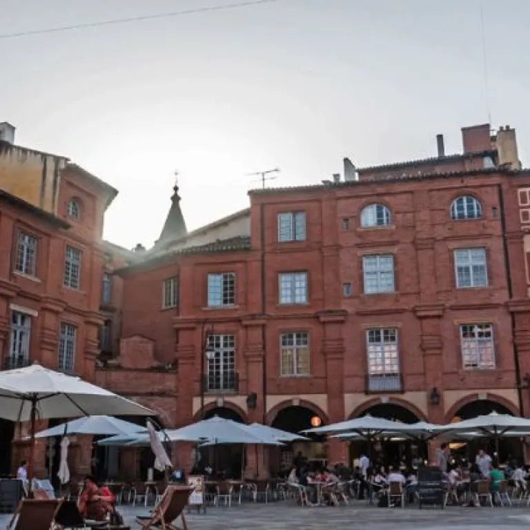 In Montauban, I keep the children busy during ...