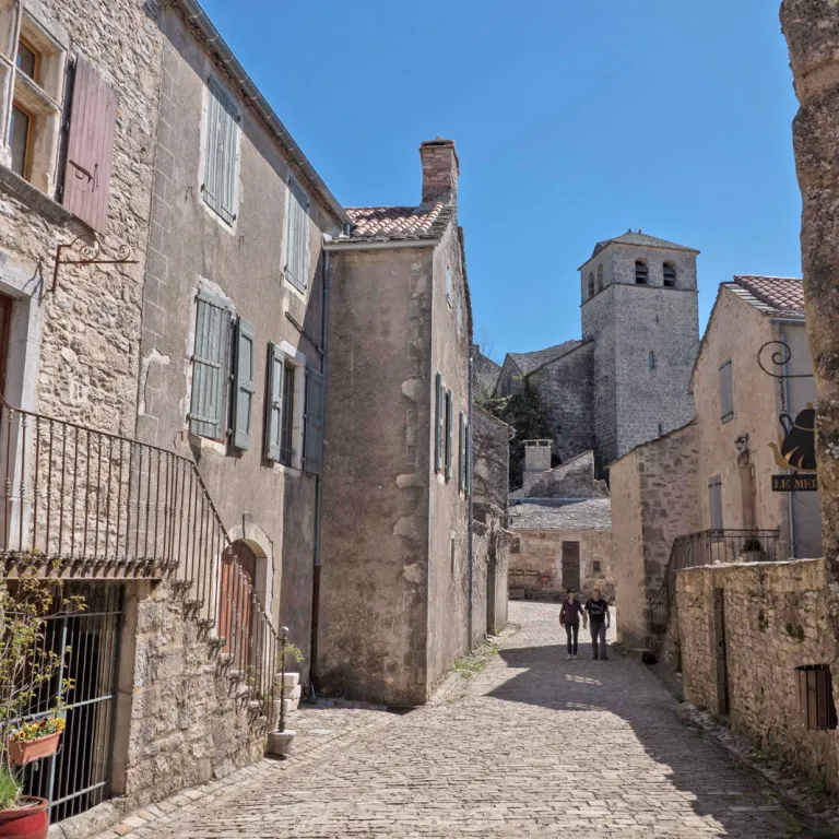 Holidays on Larzac: Discover the Couvertoirade