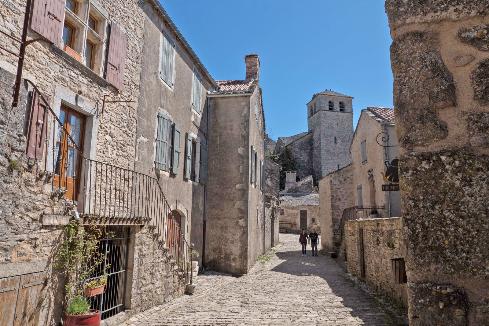 Holidays in Larzac: Discover the Couvertoirade