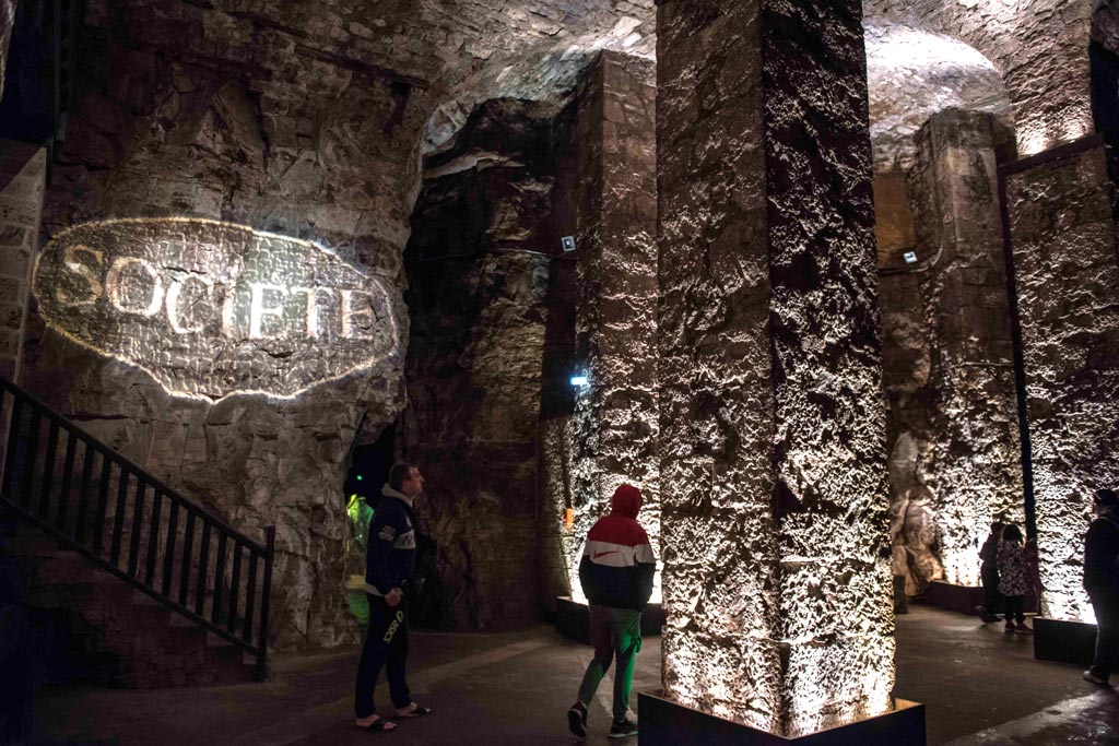 Les caves sont spéciales grâces aux fleurines, fissures d'aération