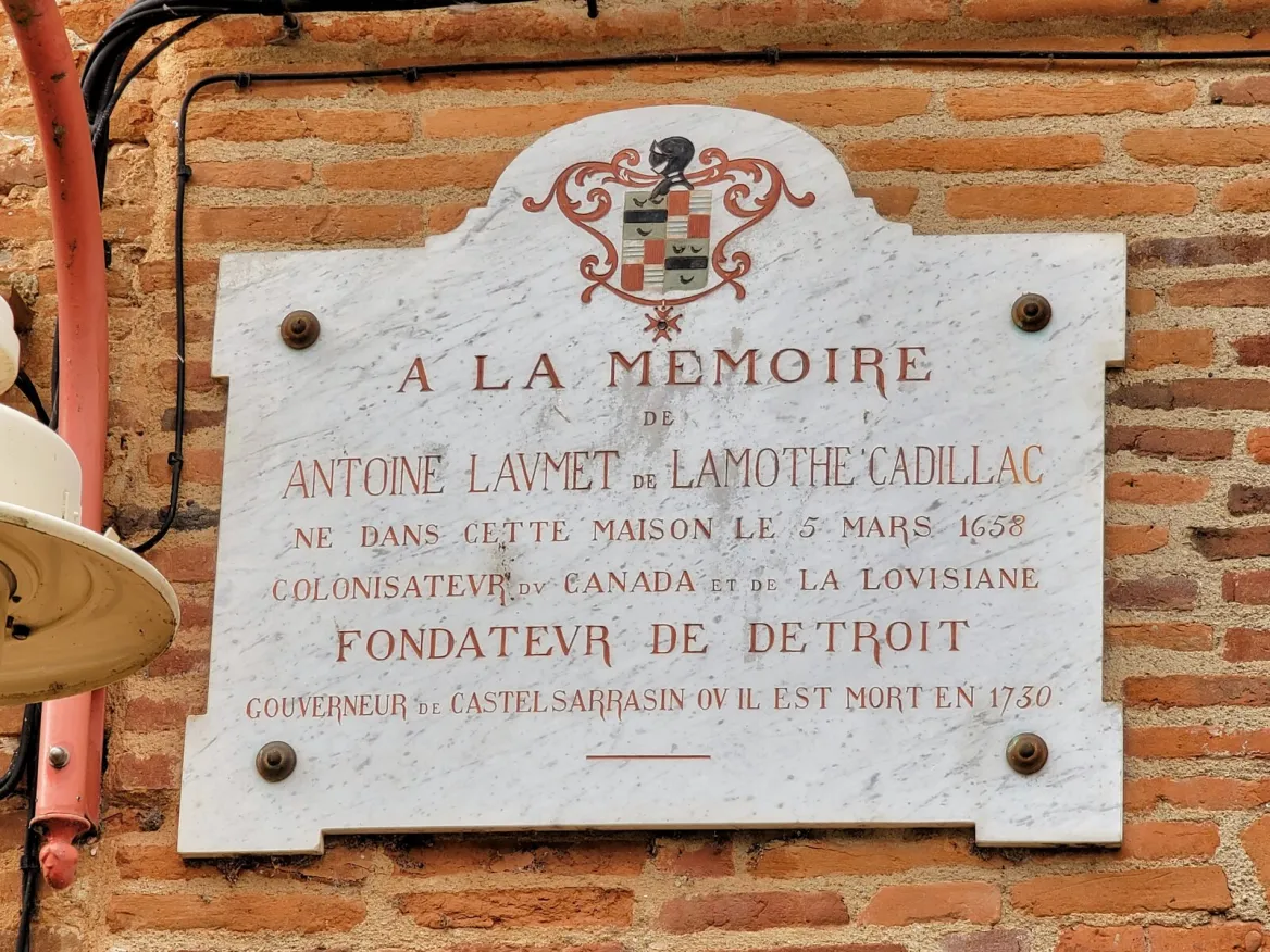 Plaque à la mémoire du fameux nicolaïte