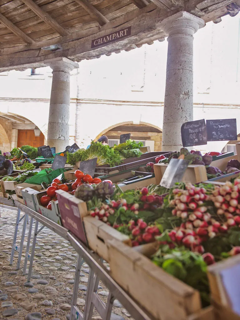 Jour de marché sous la halle aux grains