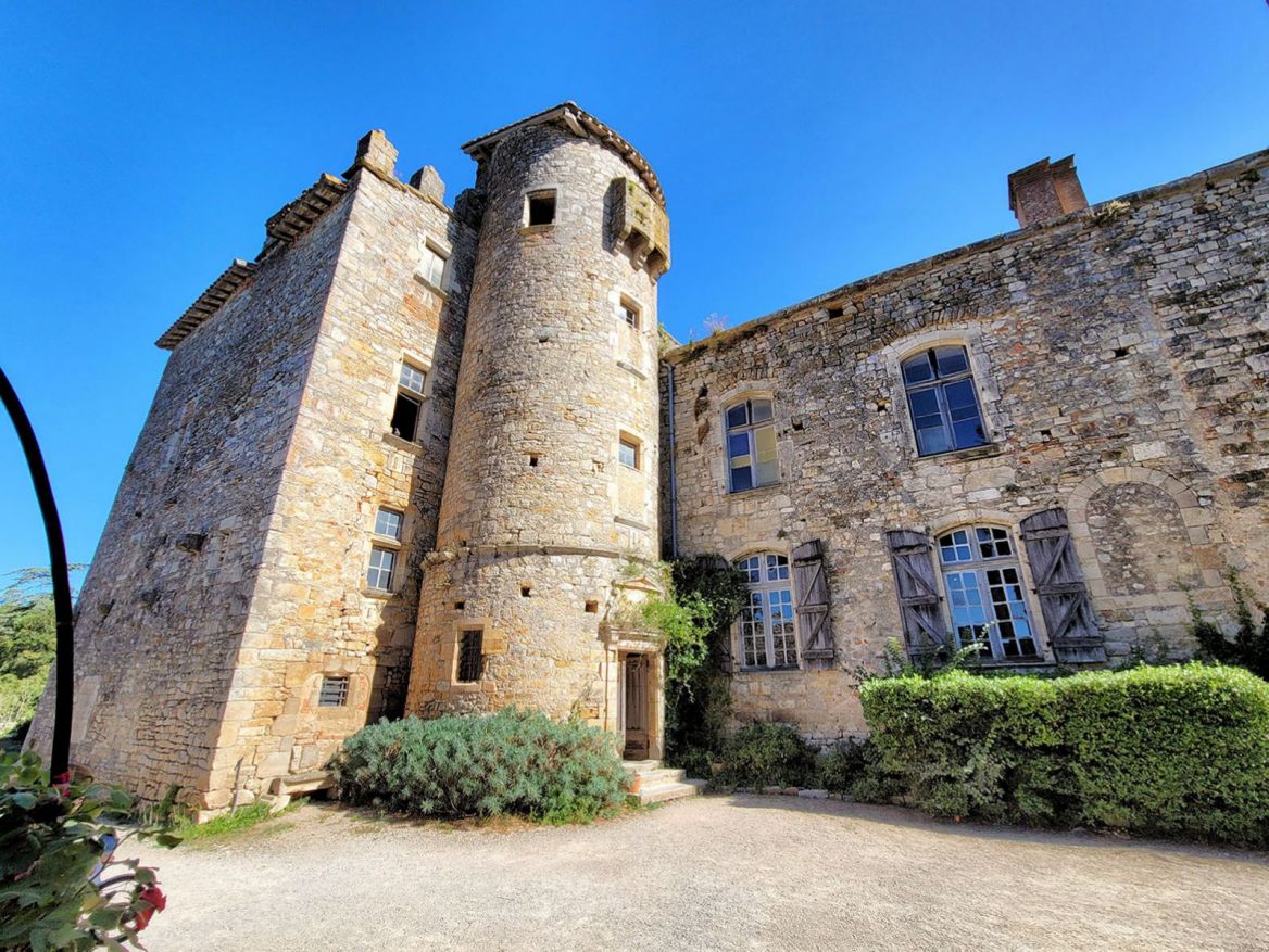 La tour séparant autrefois les deux châteaux