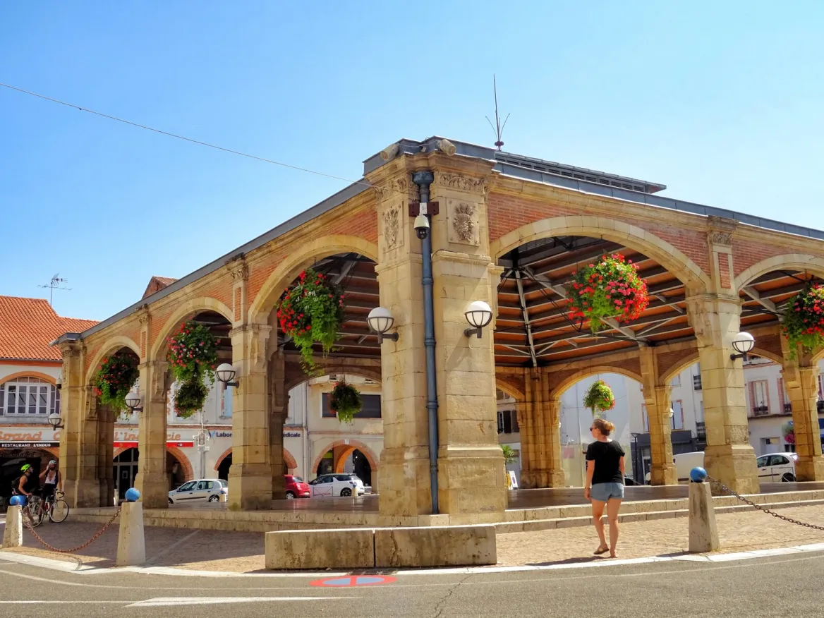 The halls and arcades of Valence d'Agen