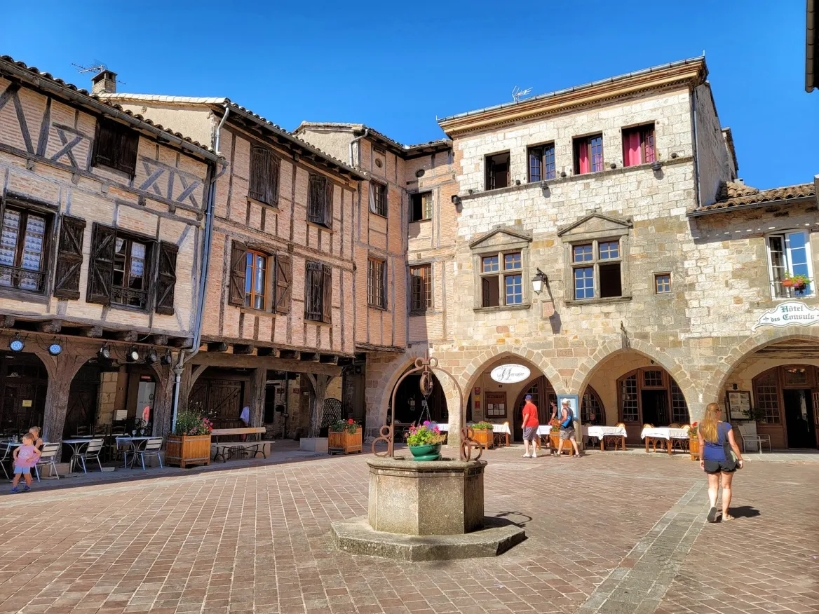 Place des Arcades