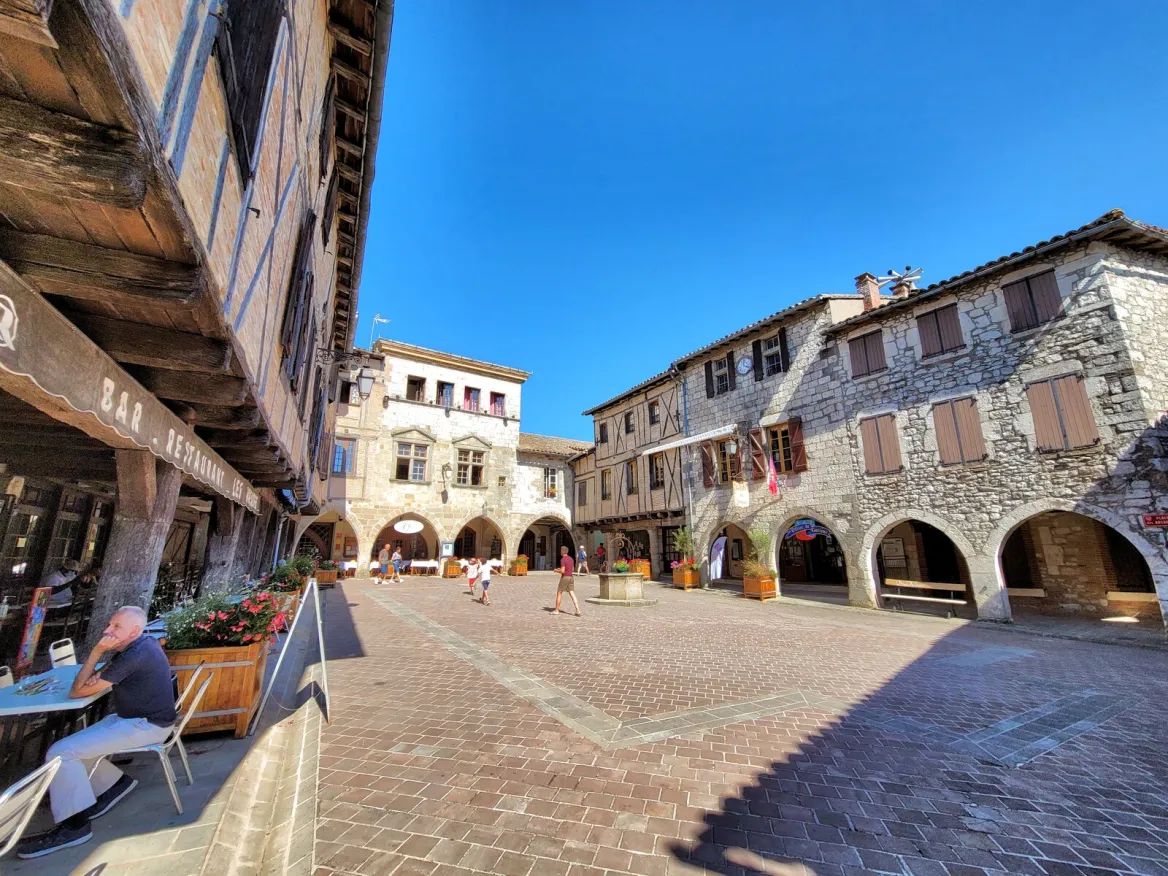Place des Arcades