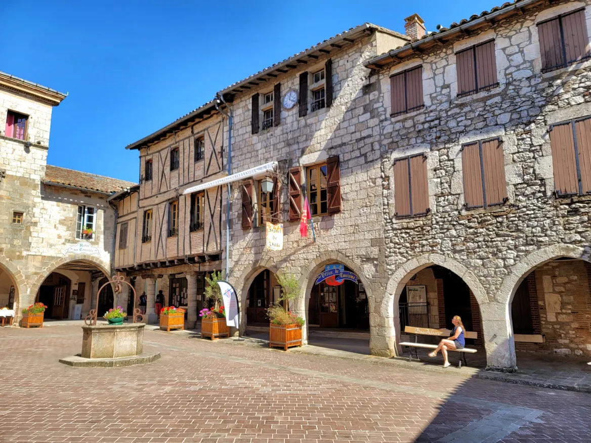 Place des Arcades