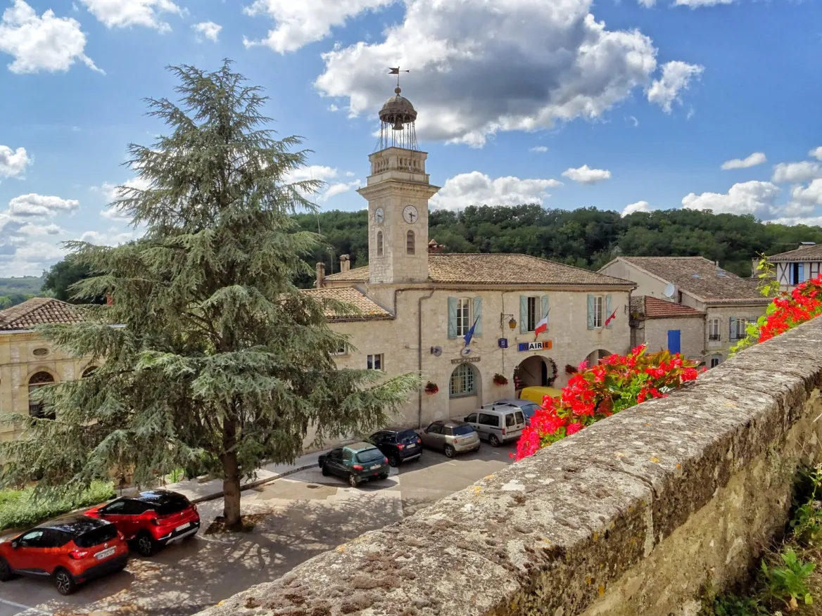L'Hôtel de Ville de Montaigu en Quercy