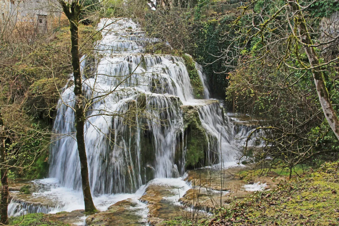 The petrifying waterfall of Caylus - Photo credit: AdobeStock / Jacky Jeannet
