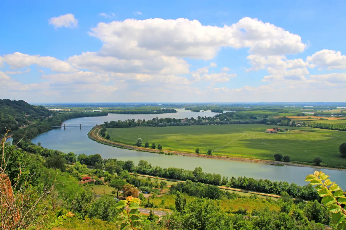 The confluence - Photo credit: AdobeStock / vouvraysan