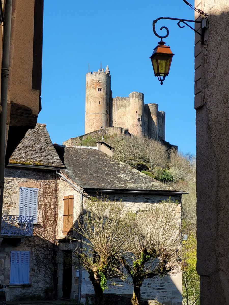 Vue sur la forteresse najac