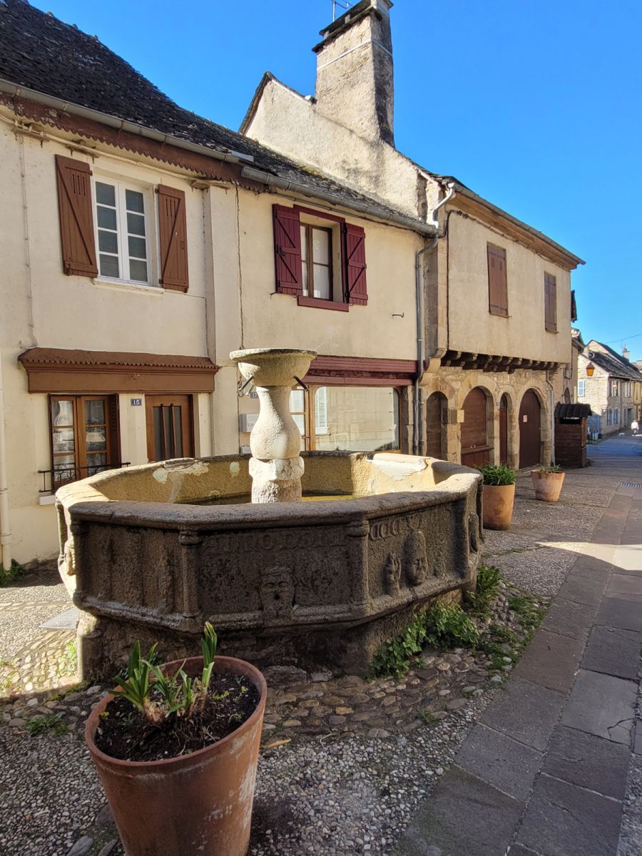 Fontaine Monolithe Najac
