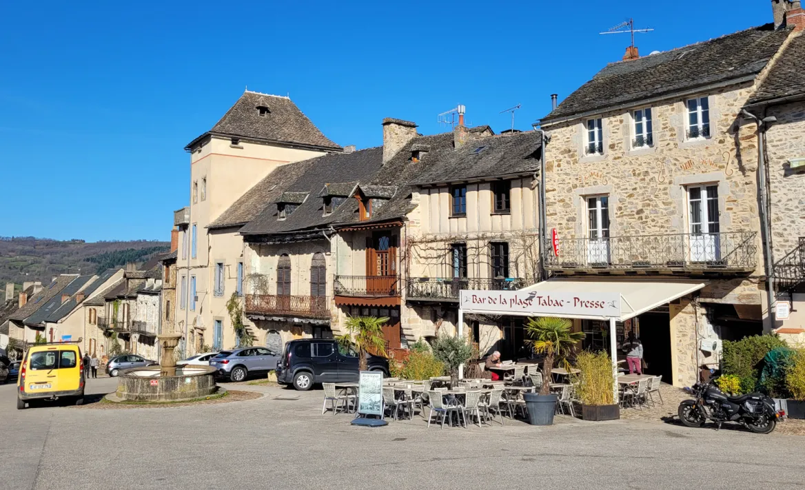 Place du Faubourg Najac