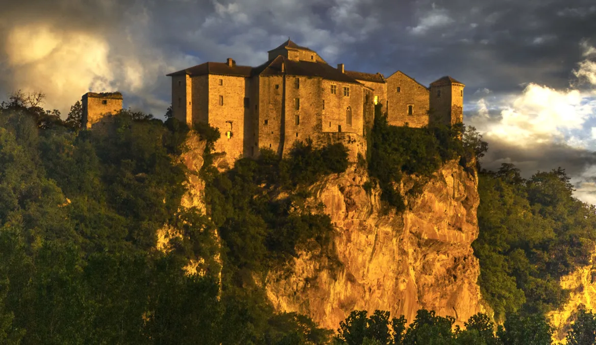 Photo: The castles of Bruniquel Photo: AdobeStock Trevor Maldwyn Smith Wirestock