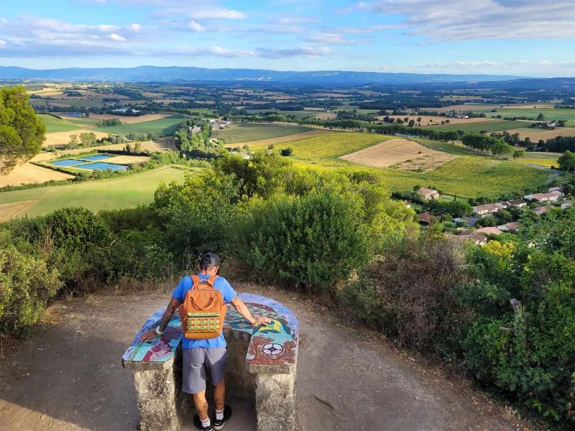 Calvaire et table d'orientation de la Salette avec vue sur la Montagne Noire et le Pays d'Agout