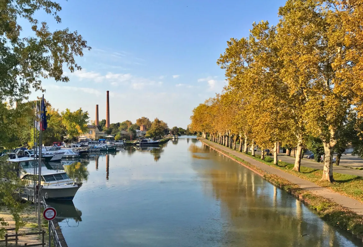 Canal des Deux Mers by bike, in Montech