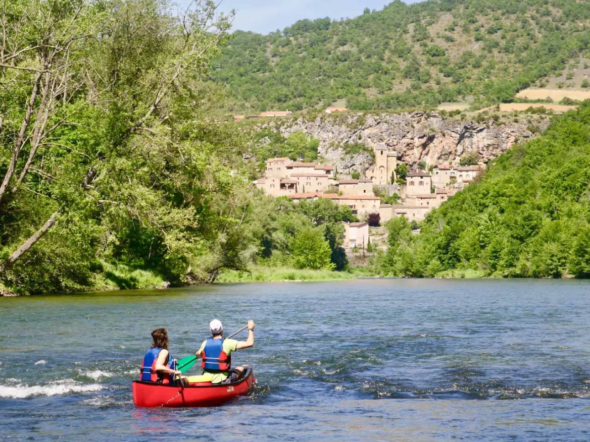 Village de Peyre vu du Tarn