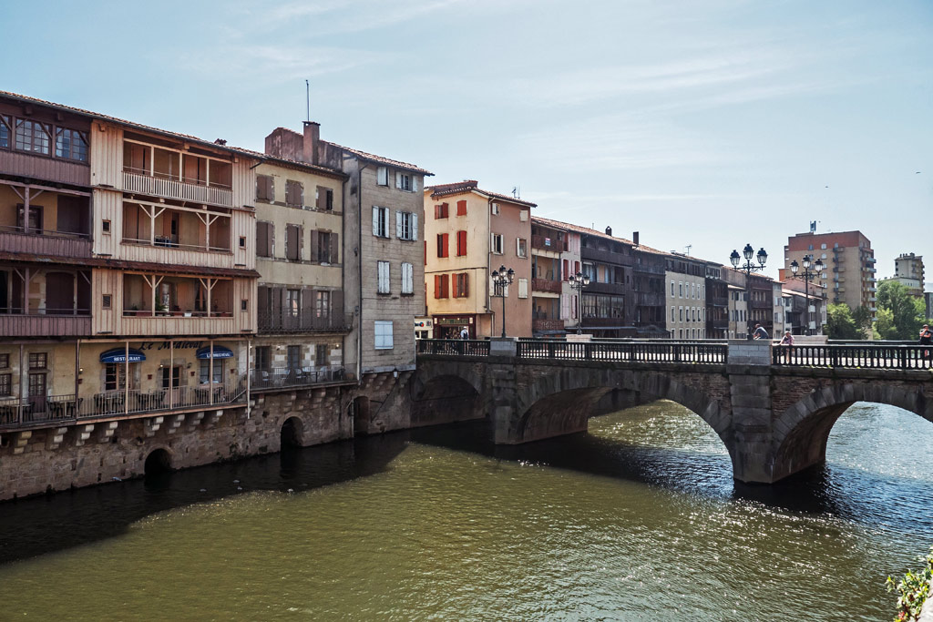 Castres et ses habitations multicolores