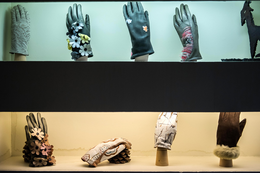 Millau craftsmen specialize in gloves