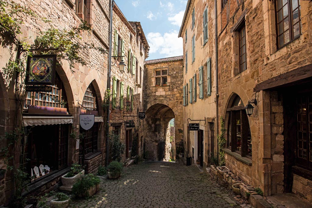 The alleys are all so beautiful!